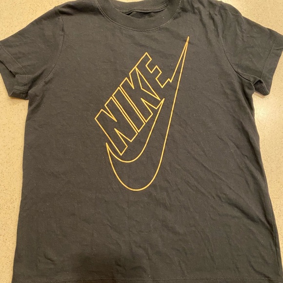Nike tee Kids size Med - Picture 1 of 1
